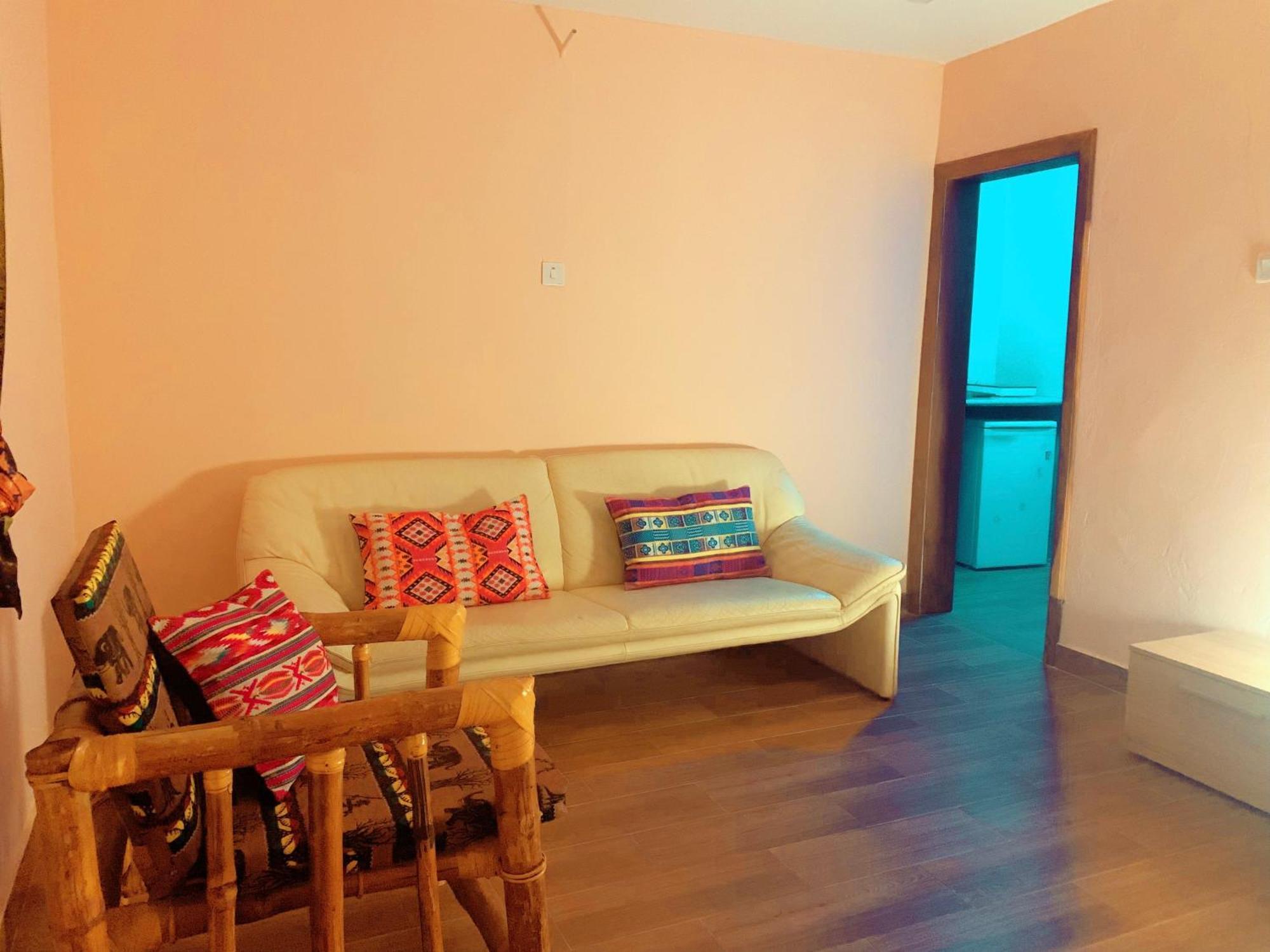 Bajo Kunda - Guesthouse Kololi Rum bild
